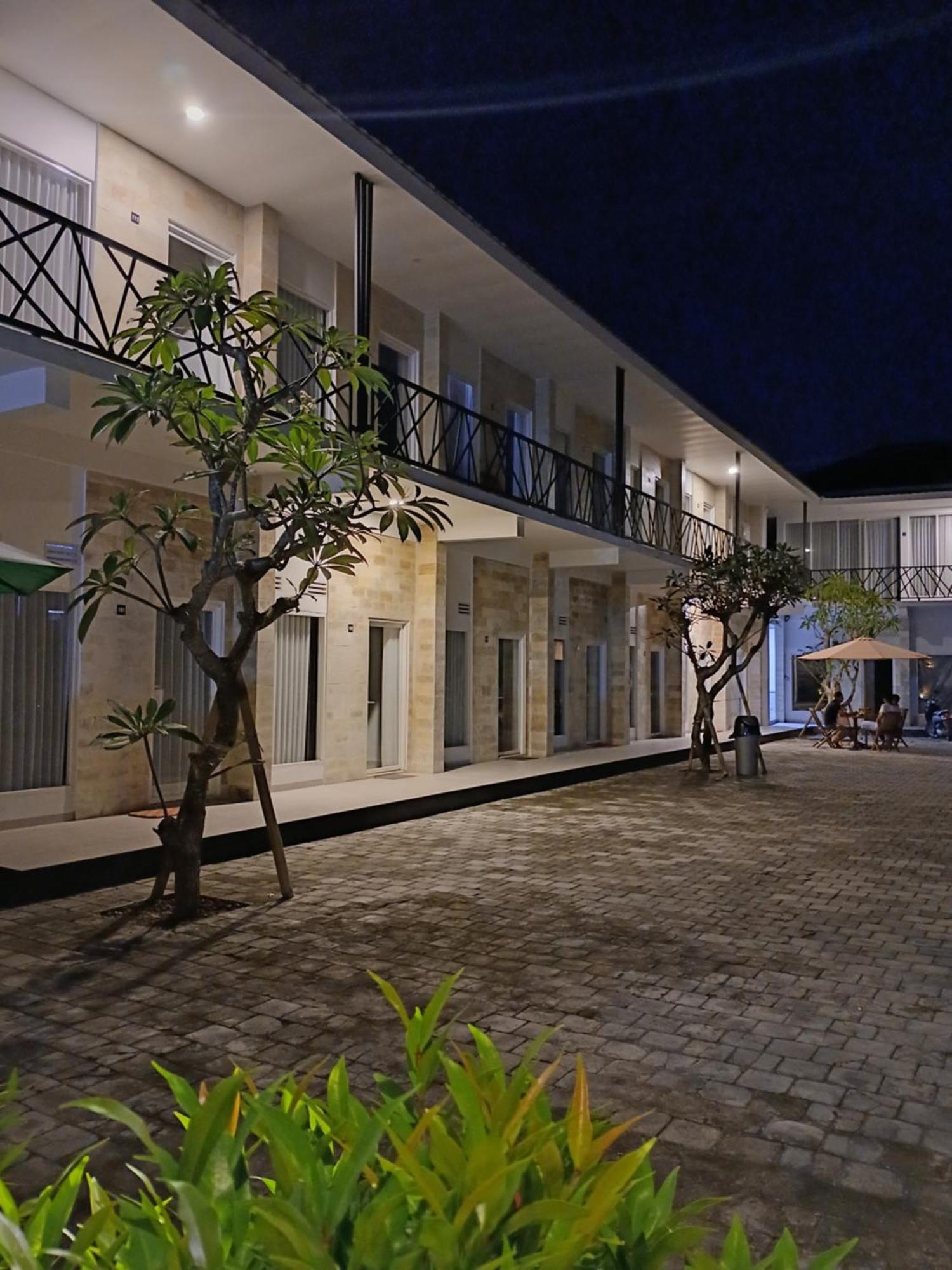 Zavana Rooms & Restaurant Tanjungkarang Dış mekan fotoğraf